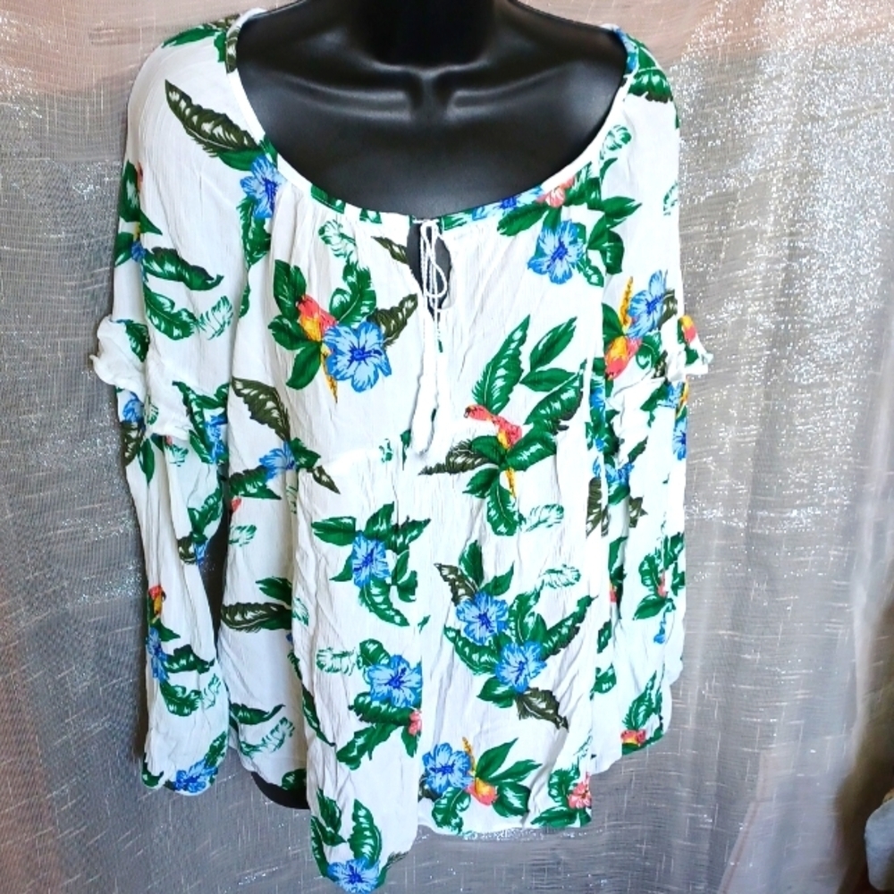 Old Navy Floral Navy white peasant top, tie front, sz XL